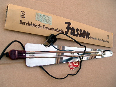 Eltrolüd Krawattenbügler vom Typ Fasson aus der Sammlung Haushaltsgeräte des Thüringer Museums für Elektrotechnik