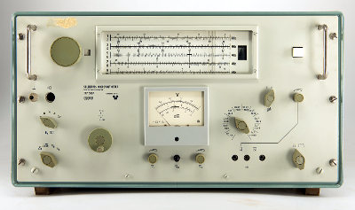 Selektives Mikrovoltmeter Typ 5007 aus dem Funkwerk Erfurt