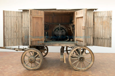 Hölzerner Motorwagen aus dem Thüringer Elektromuseum in der Ausstellung Erlebnis-Industriekultur 2018 in der Shedhalle Pößneck