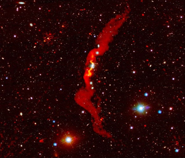 Radiogalaxie 3C31 aufgenommen mit LOFAR (Low Frequence Arry)