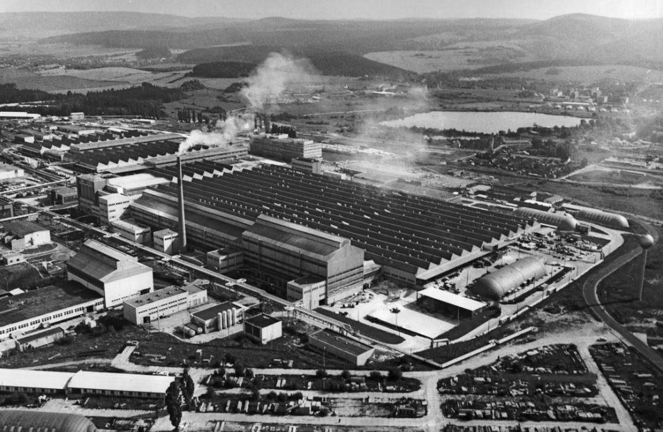 Luftbildaufnahme der Fabrik VEB Technisches Glas Ilmenau
